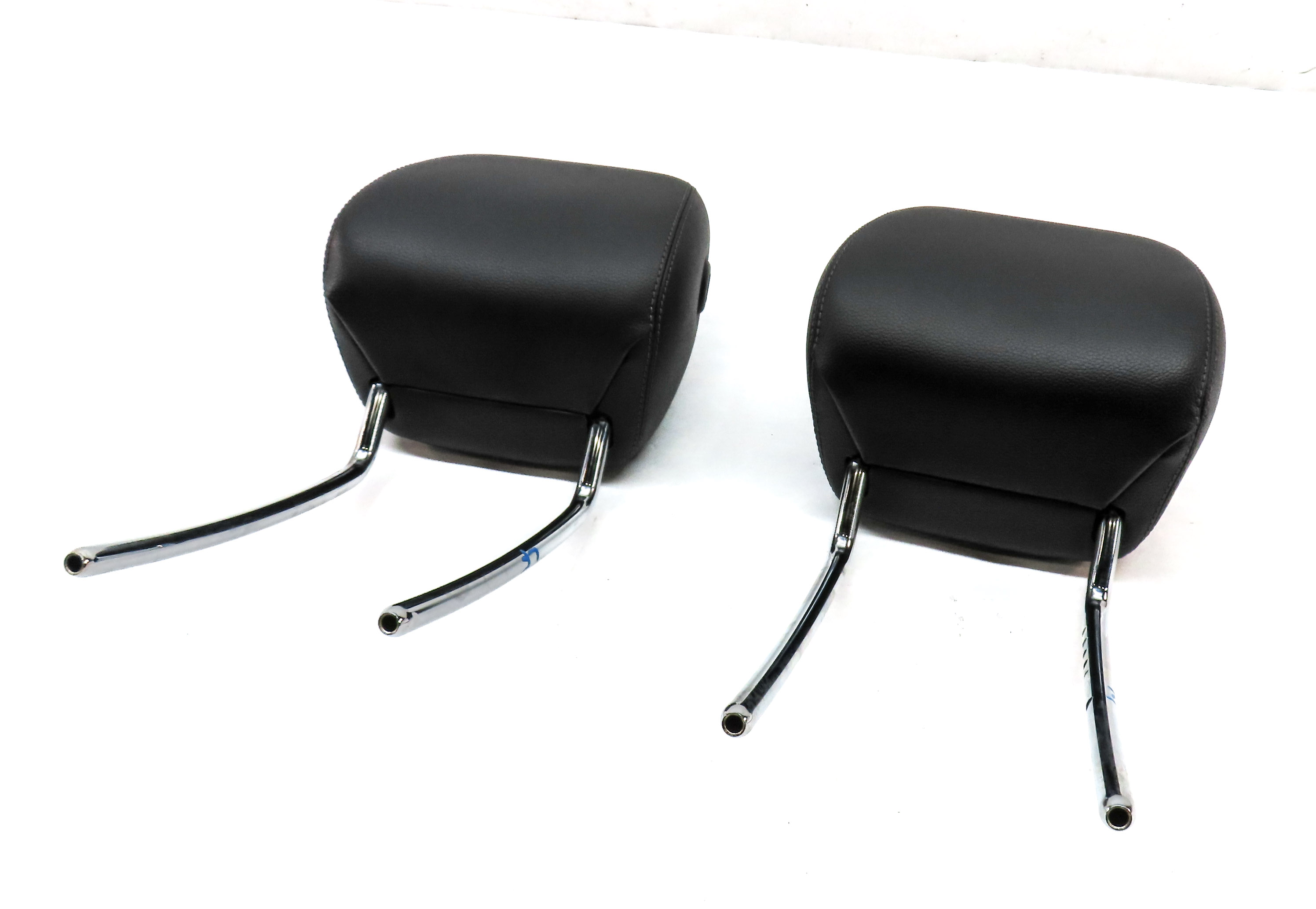 16 MERCEDES GLA250 X156 FRONT LEFT DRIVER & RIGHT PASSENGER HEADREST SET(BLACK) — exact item pictured
